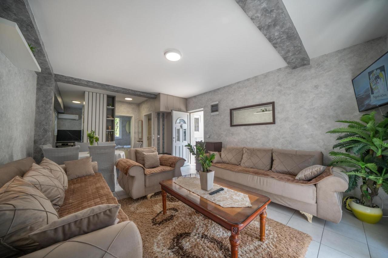 Apartman Anja Risan Buitenkant foto