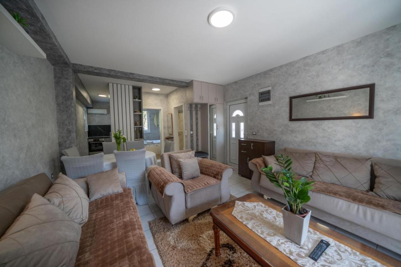 Apartman Anja Risan Buitenkant foto
