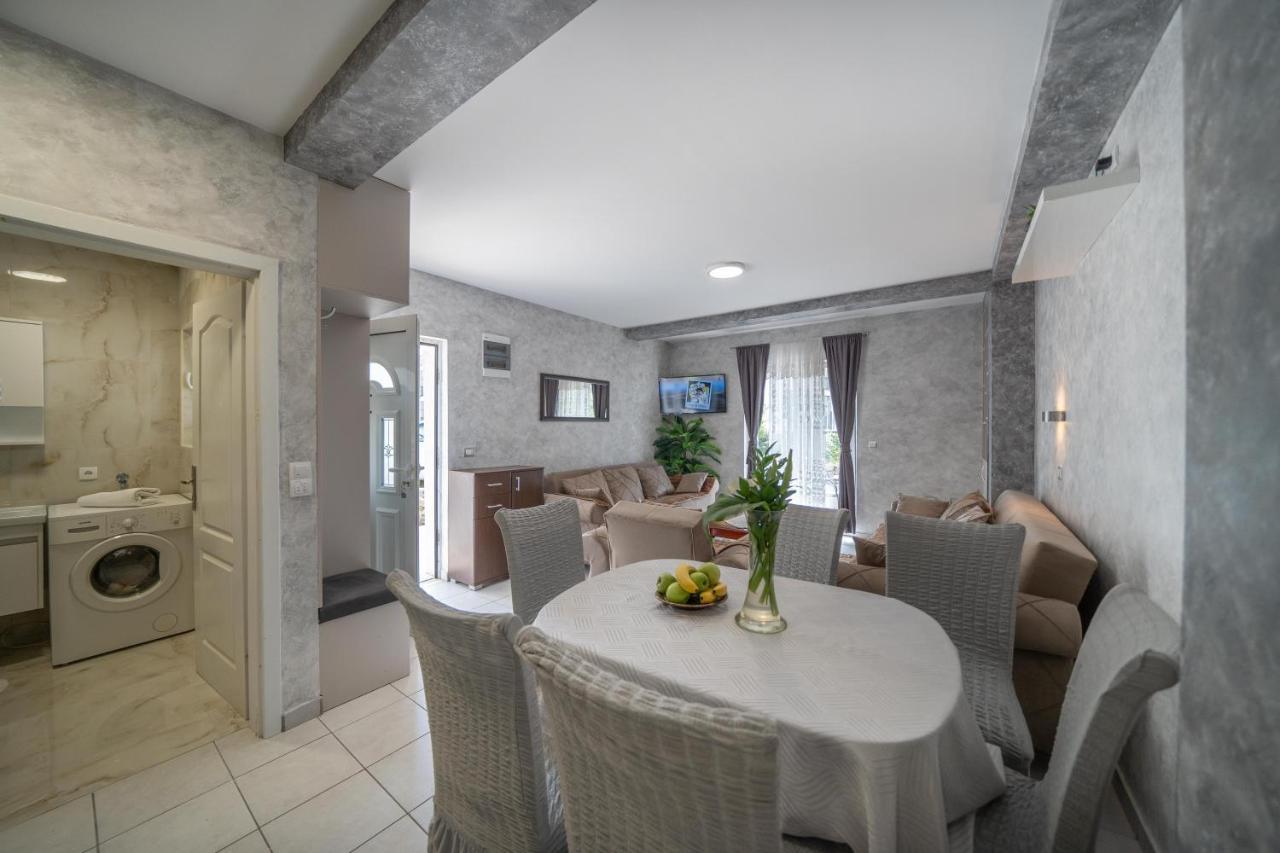 Apartman Anja Risan Buitenkant foto