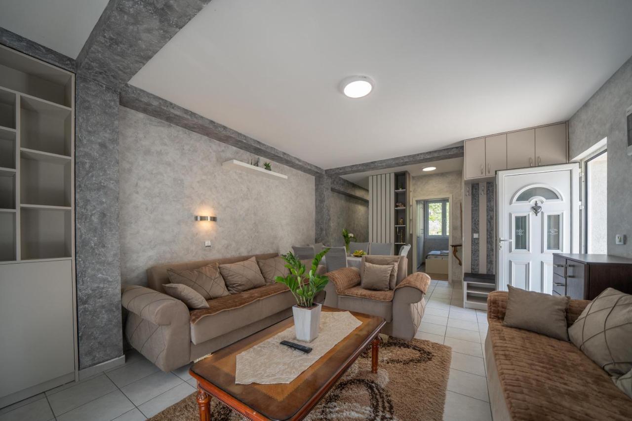 Apartman Anja Risan Buitenkant foto